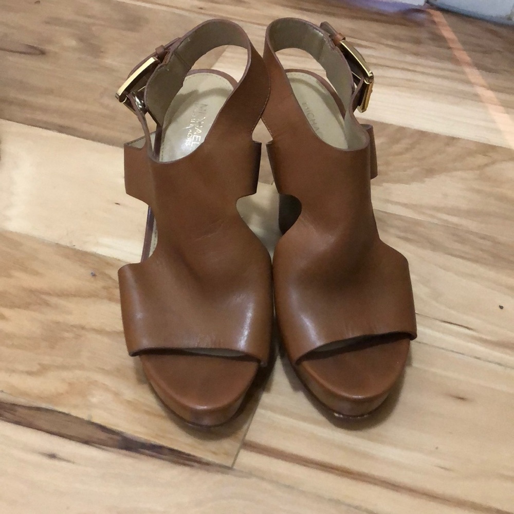 Great condition Michael kors leather and wood wedges. Size 8 / 38.5